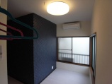 3号室です。天井までのたっぷり収納付のお部屋です。